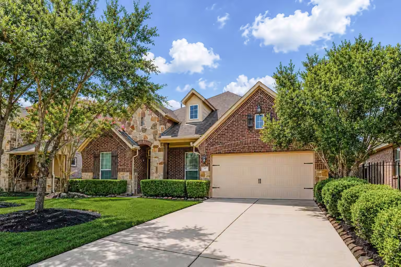 Photo 4 of 38 S Pinto Point Circle, The Woodlands, TX