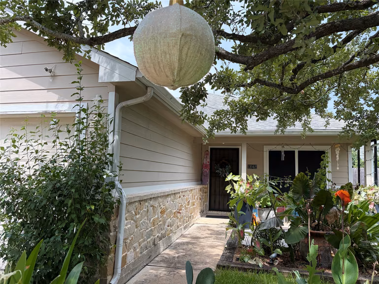 Photo 2 of 11042 Warath Oak Court, Houston, TX