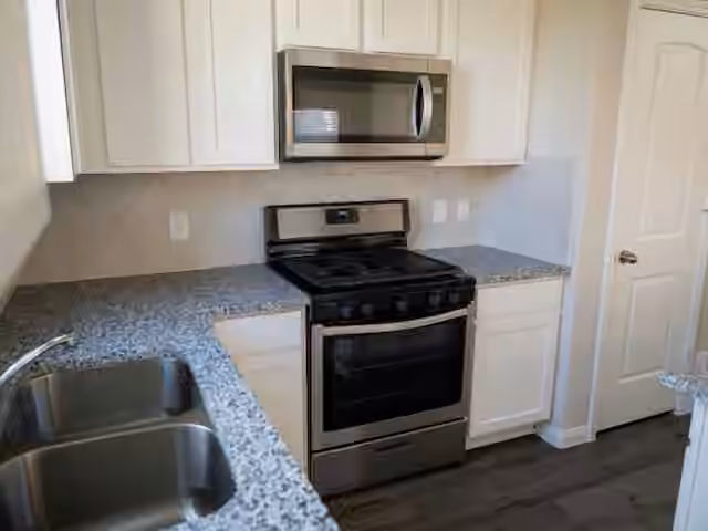 Photo 4 of 2533 Sturgeon Way, Conroe, TX