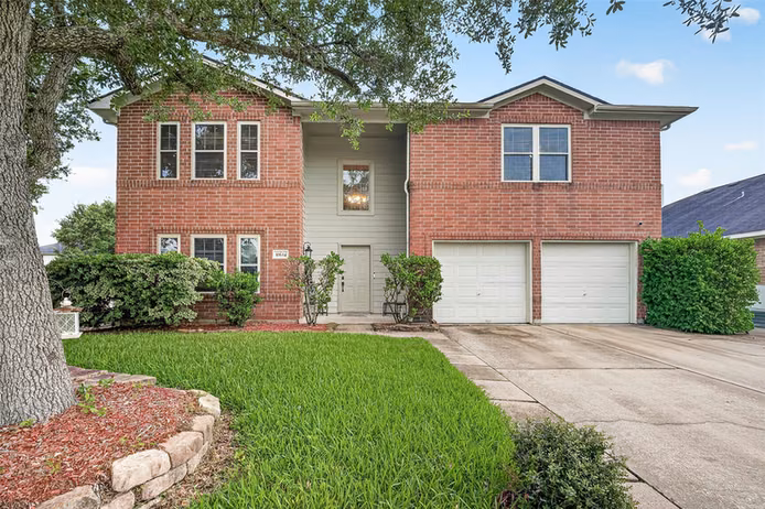 Photo of 10634 Redwood Drive, Baytown, TX 77523