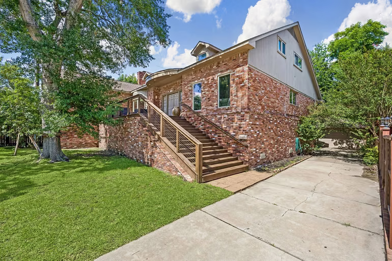 Photo of 9703 Oasis Drive, Houston, TX 77096