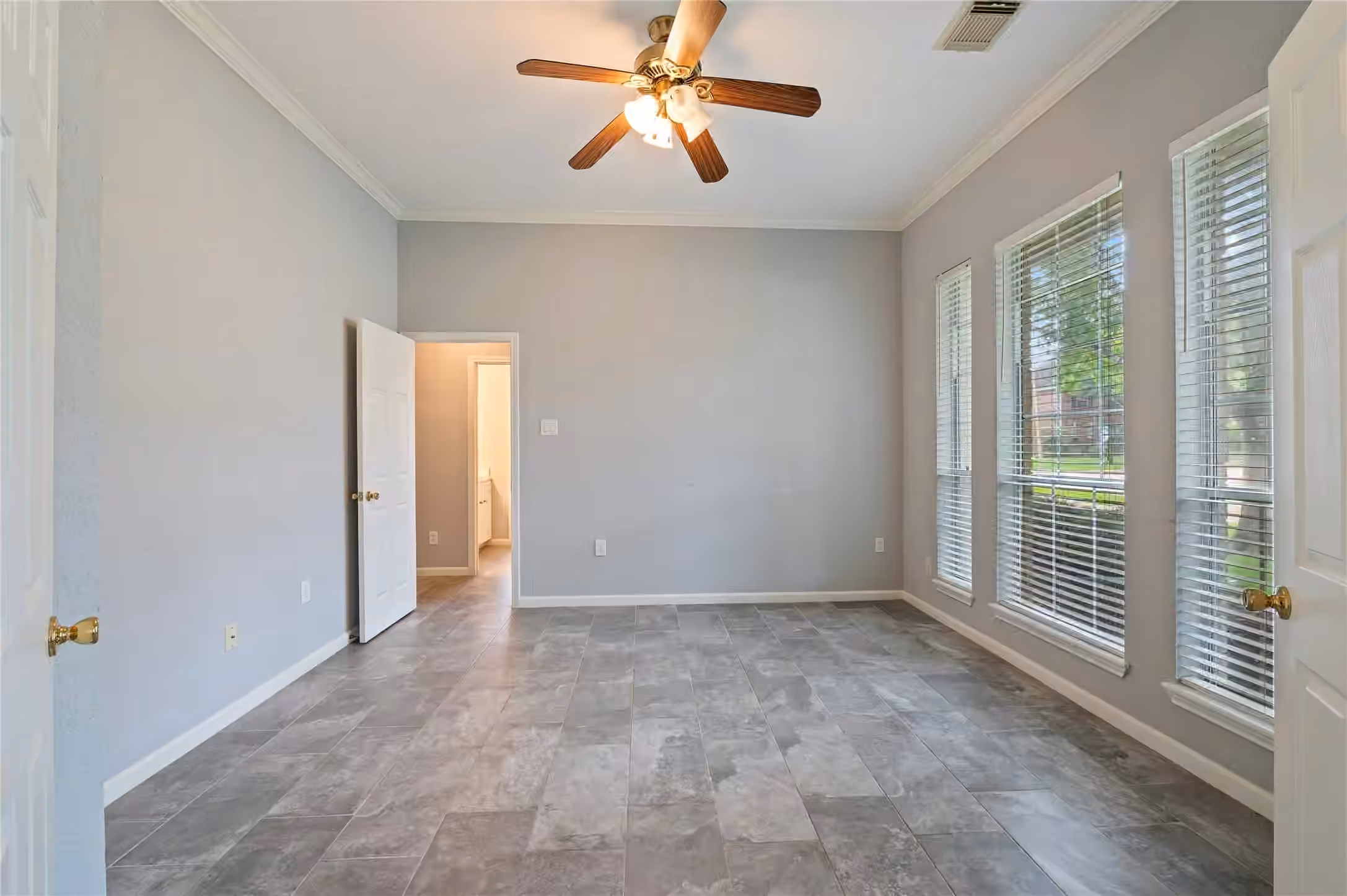 Photo 5 of 311 Oak Hollow Drive, League City, TX