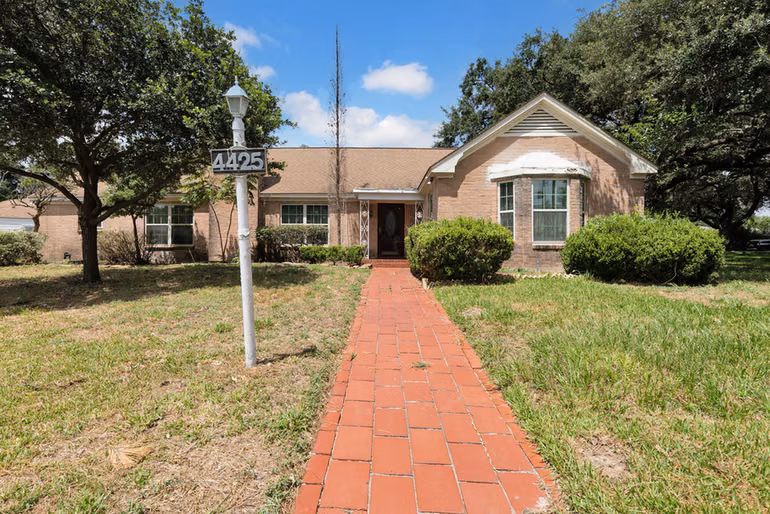 Photo of 4425 Laurel Drive, Houston, TX 77021