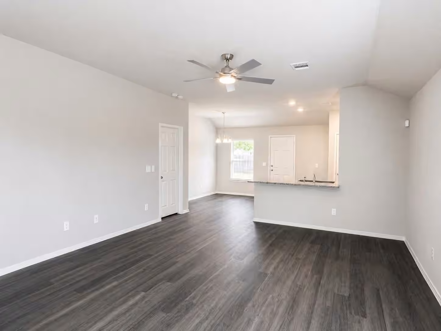 Photo 4 of 102 Bellewood Manor Drive, Magnolia, TX