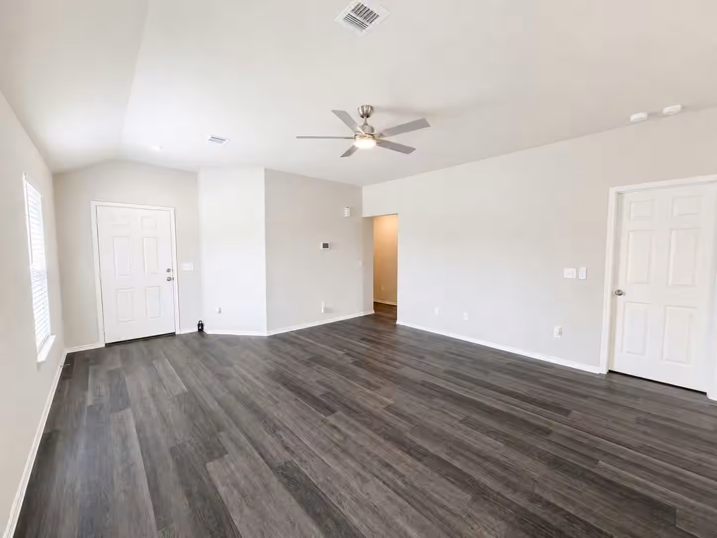 Photo 5 of 102 Bellewood Manor Drive, Magnolia, TX