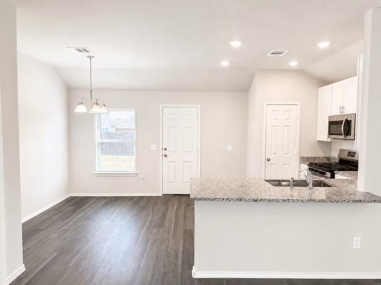 Photo 6 of 102 Bellewood Manor Drive, Magnolia, TX