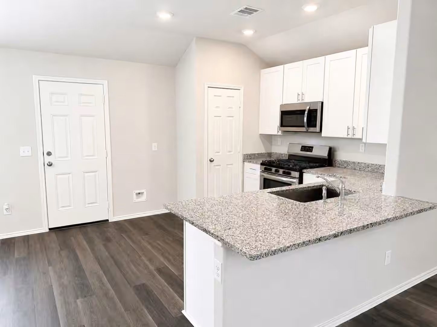 Photo 7 of 102 Bellewood Manor Drive, Magnolia, TX