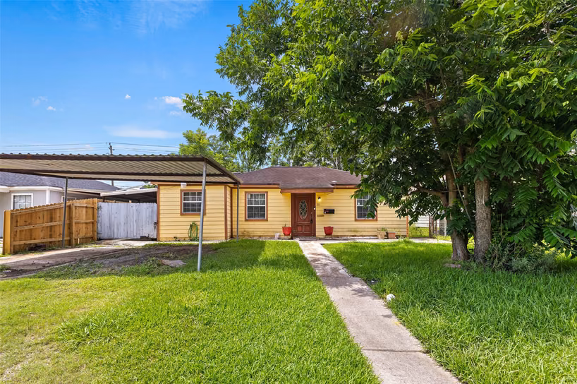 Photo of 211 Crescent Drive, Pasadena, TX 77506