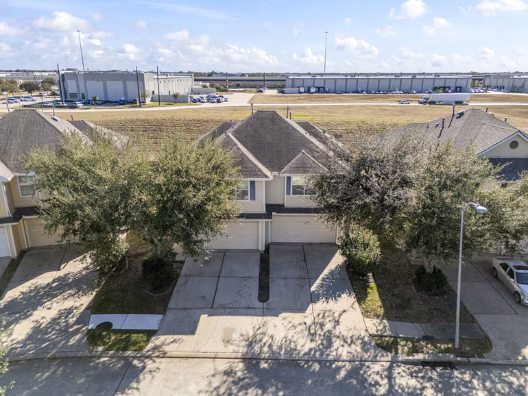 Photo 3 of 3414 Orchid Trace Lane, Houston, TX