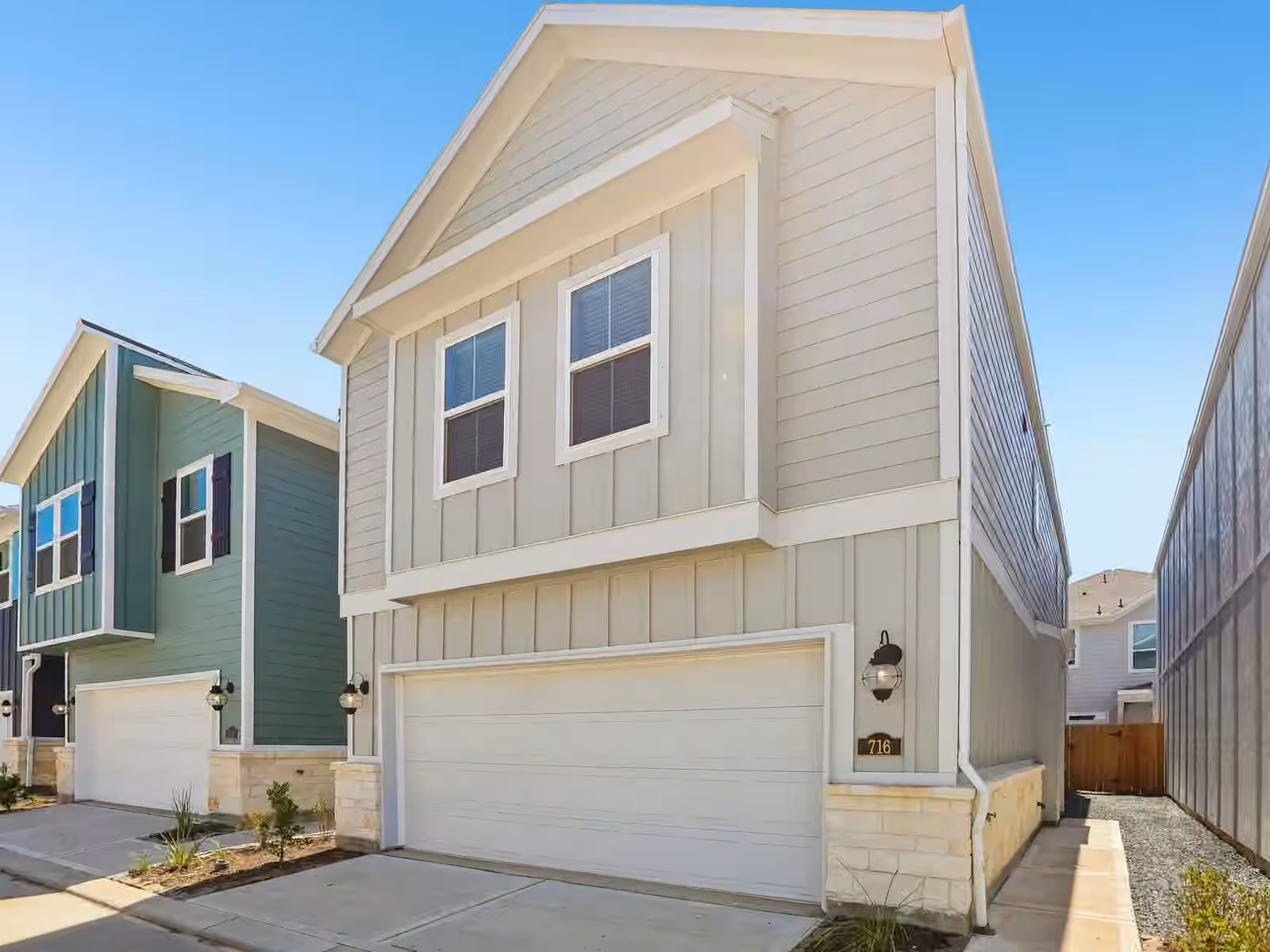 Photo 3 of 716 Sand Dollar Drive, Kemah, TX