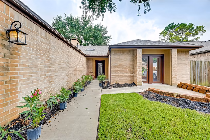Photo 3 of 1375 Beaujolais Lane, Houston, TX