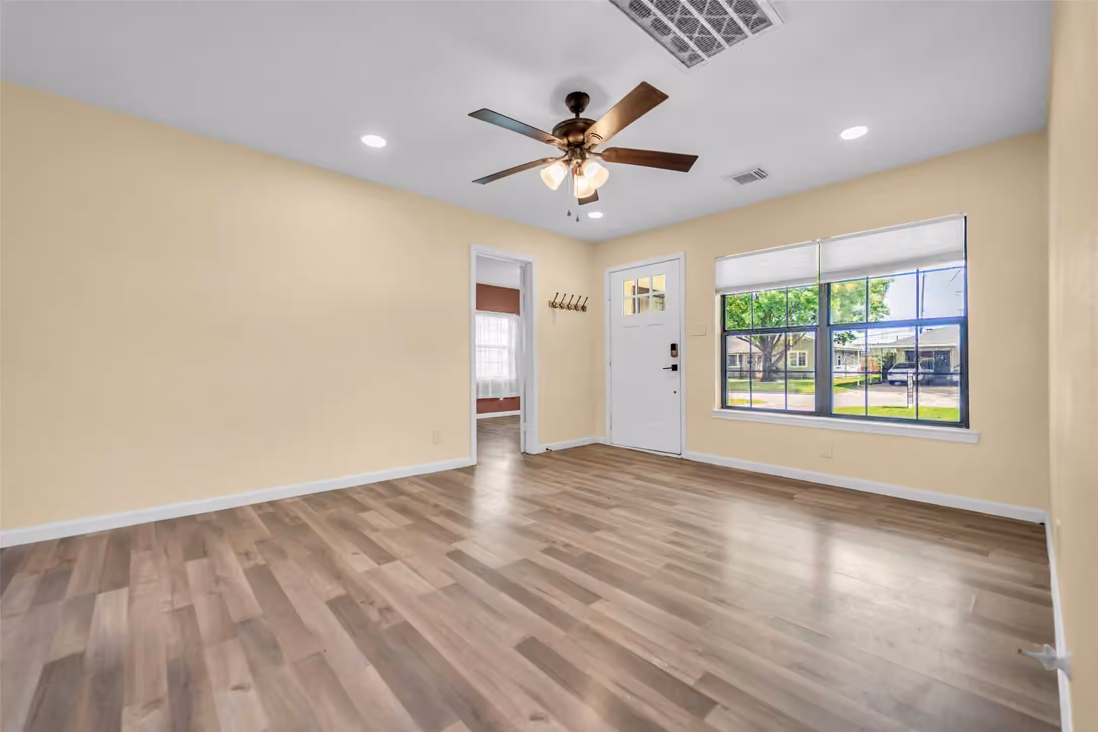 Photo 7 of 2915 Robertson Street, Houston, TX