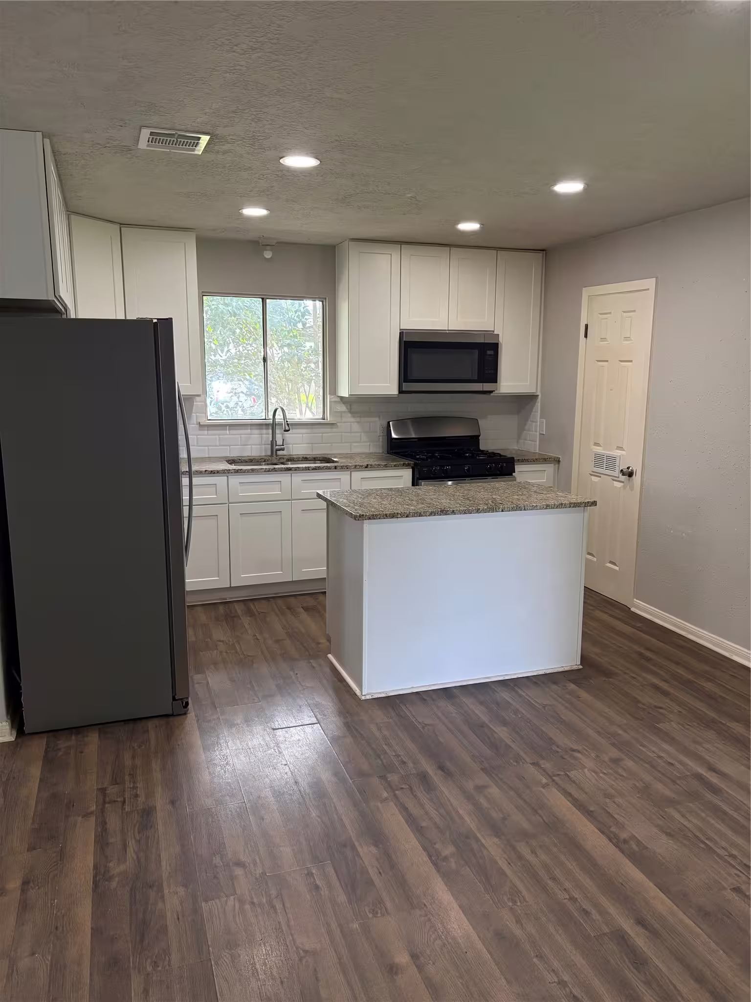 Photo 5 of 413 Betty Road, South Houston, TX