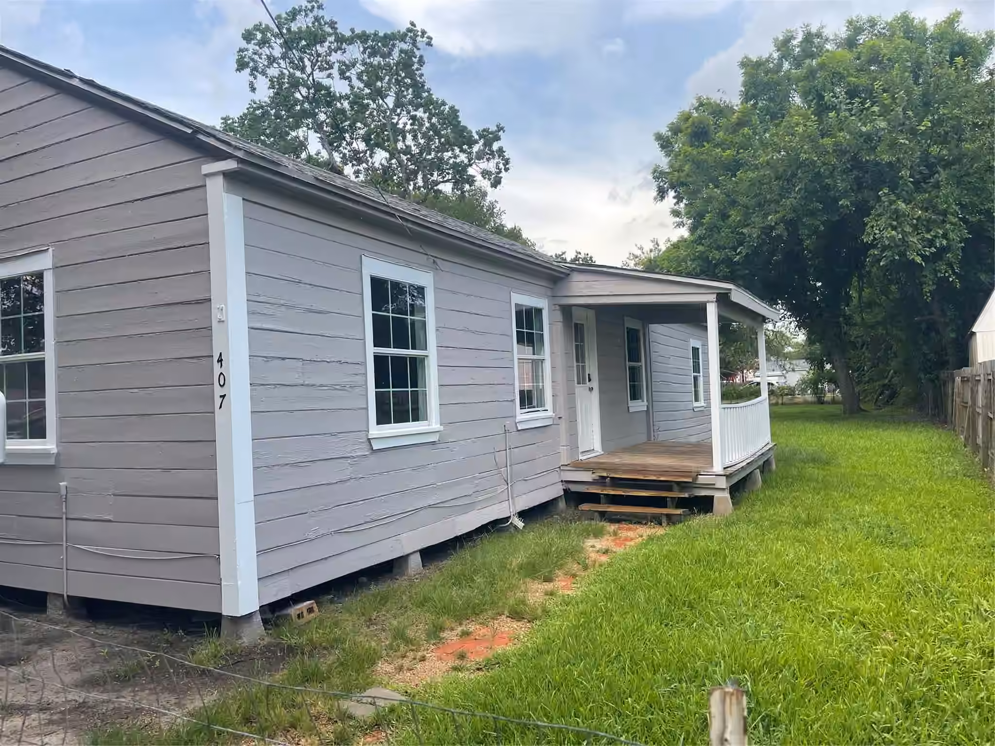 Photo 2 of 407 N Magnolia Street, Highlands, TX
