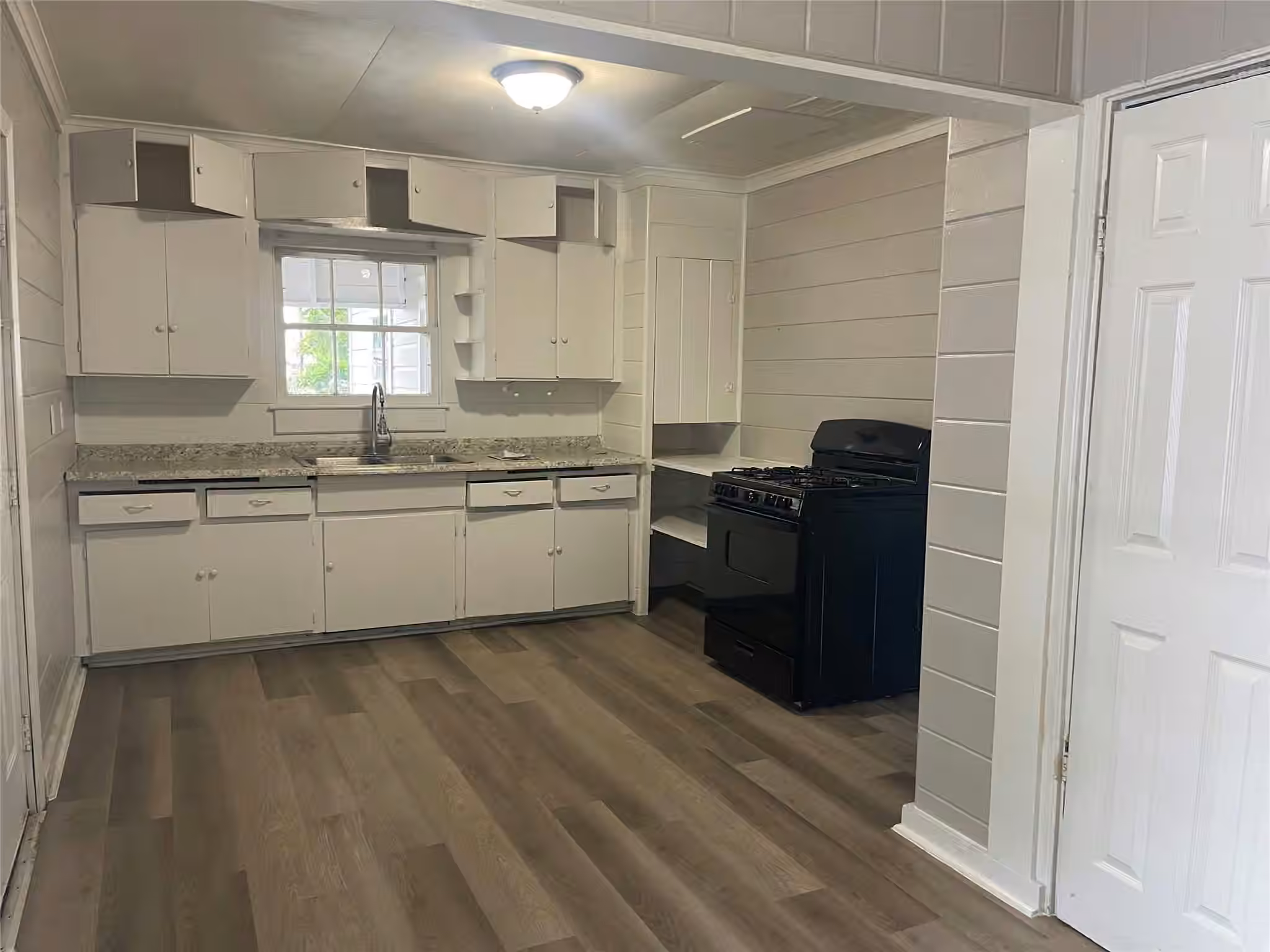 Photo 7 of 407 N Magnolia Street, Highlands, TX