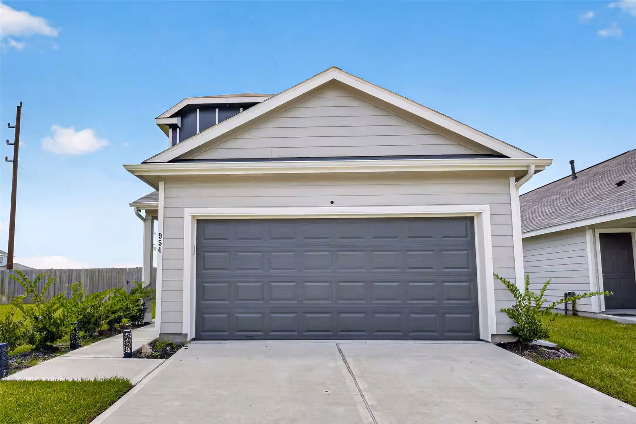 Photo 3 of 954 Luke Darrell Drive, Rosharon, TX