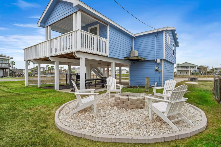 Photo 3 of 16642 Jolly Roger Road, Jamaica Beach, TX