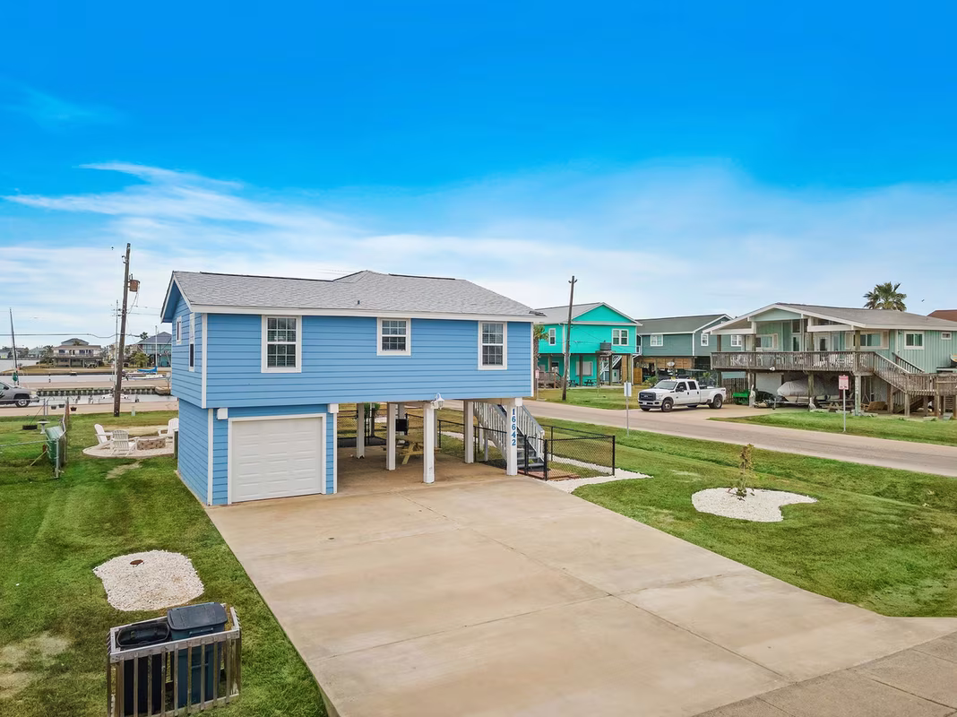 Photo 4 of 16642 Jolly Roger Road, Jamaica Beach, TX