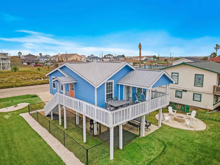 Photo 5 of 16642 Jolly Roger Road, Jamaica Beach, TX