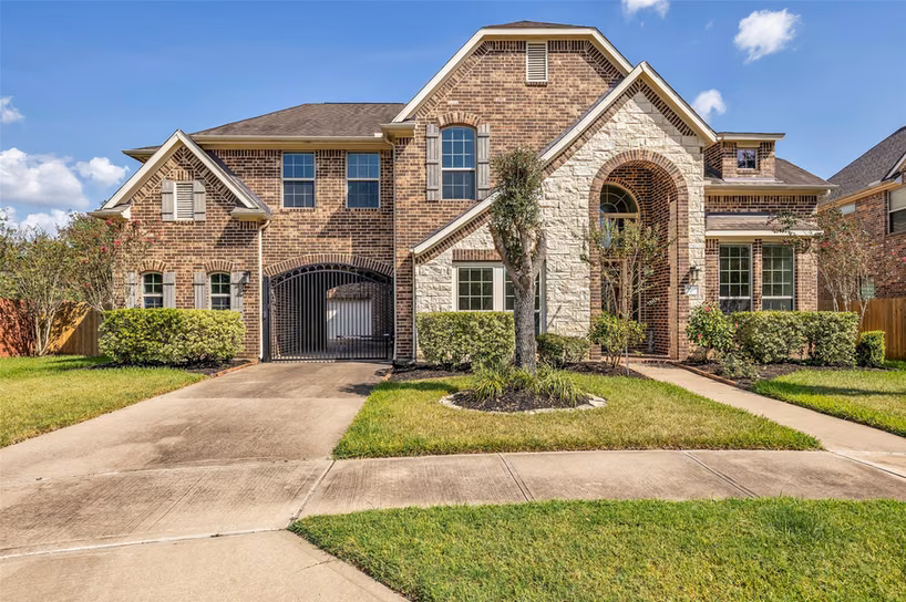 Photo 2 of 5626 Valley Country Lane, Sugar Land, TX