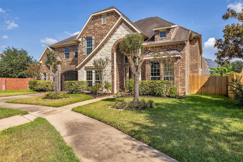 Photo 3 of 5626 Valley Country Lane, Sugar Land, TX