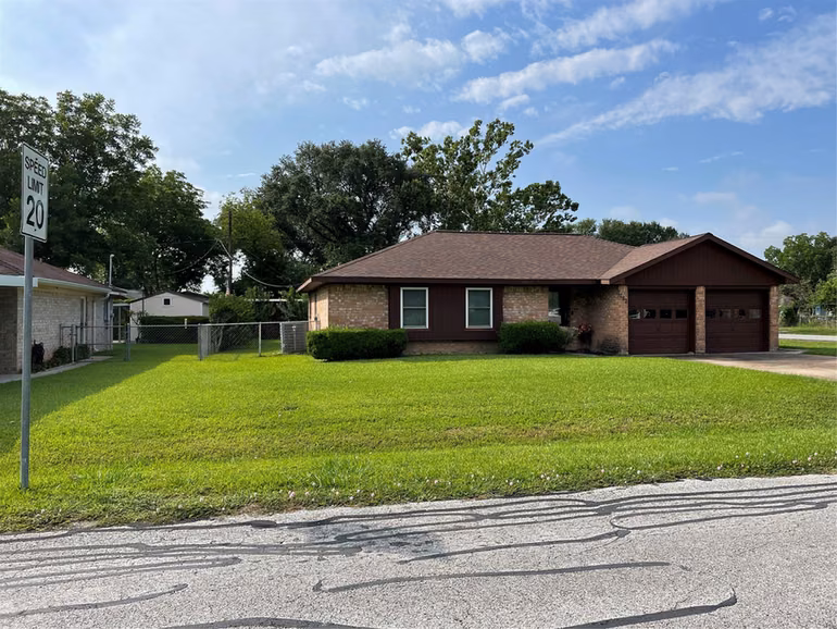 Photo of 1733 Brumbelow Street, Rosenberg, TX