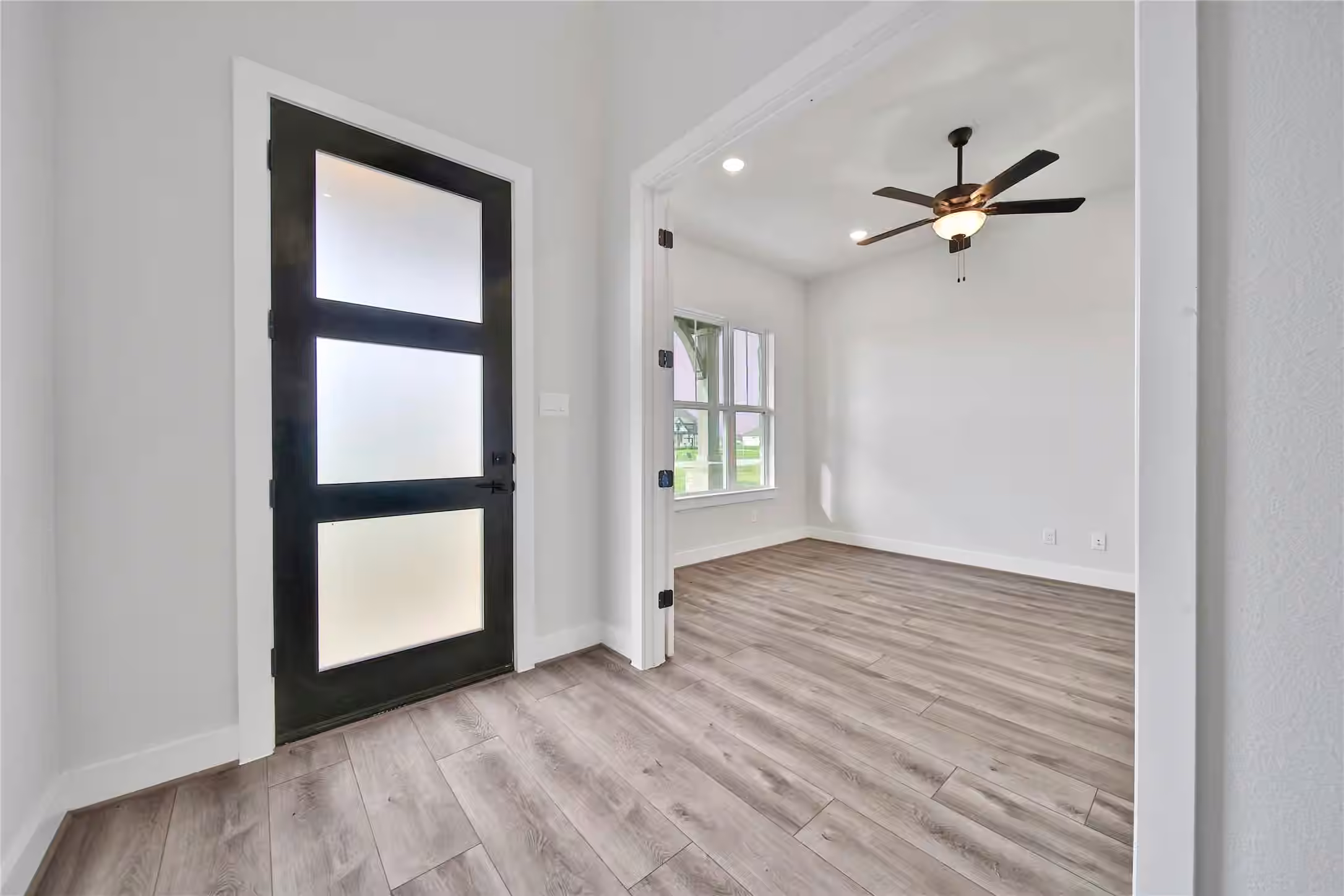 Photo 3 of 4506 Magnolia Bend Drive, Rosharon, TX