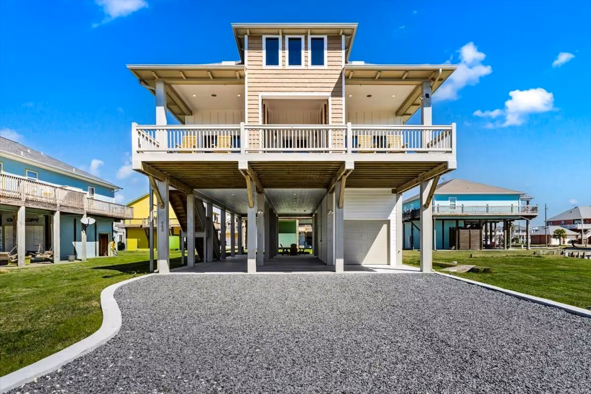 Photo of 950 SUE Drive, Crystal Beach, TX