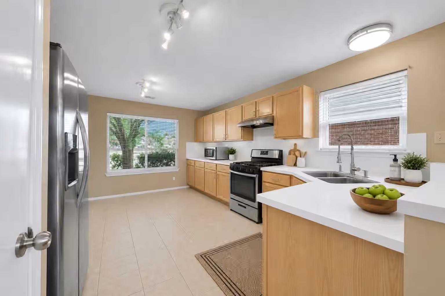 Photo 5 of 3406 Morningtide Drive, Katy, TX