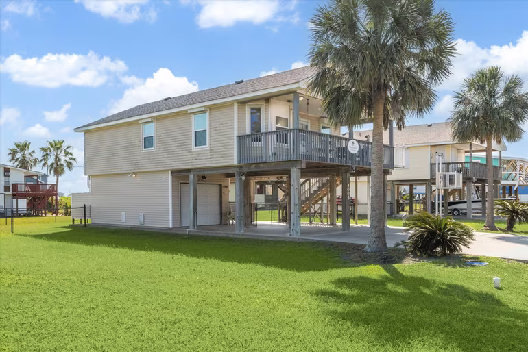 Photo 3 of 4003 Reeves Drive, Galveston, TX