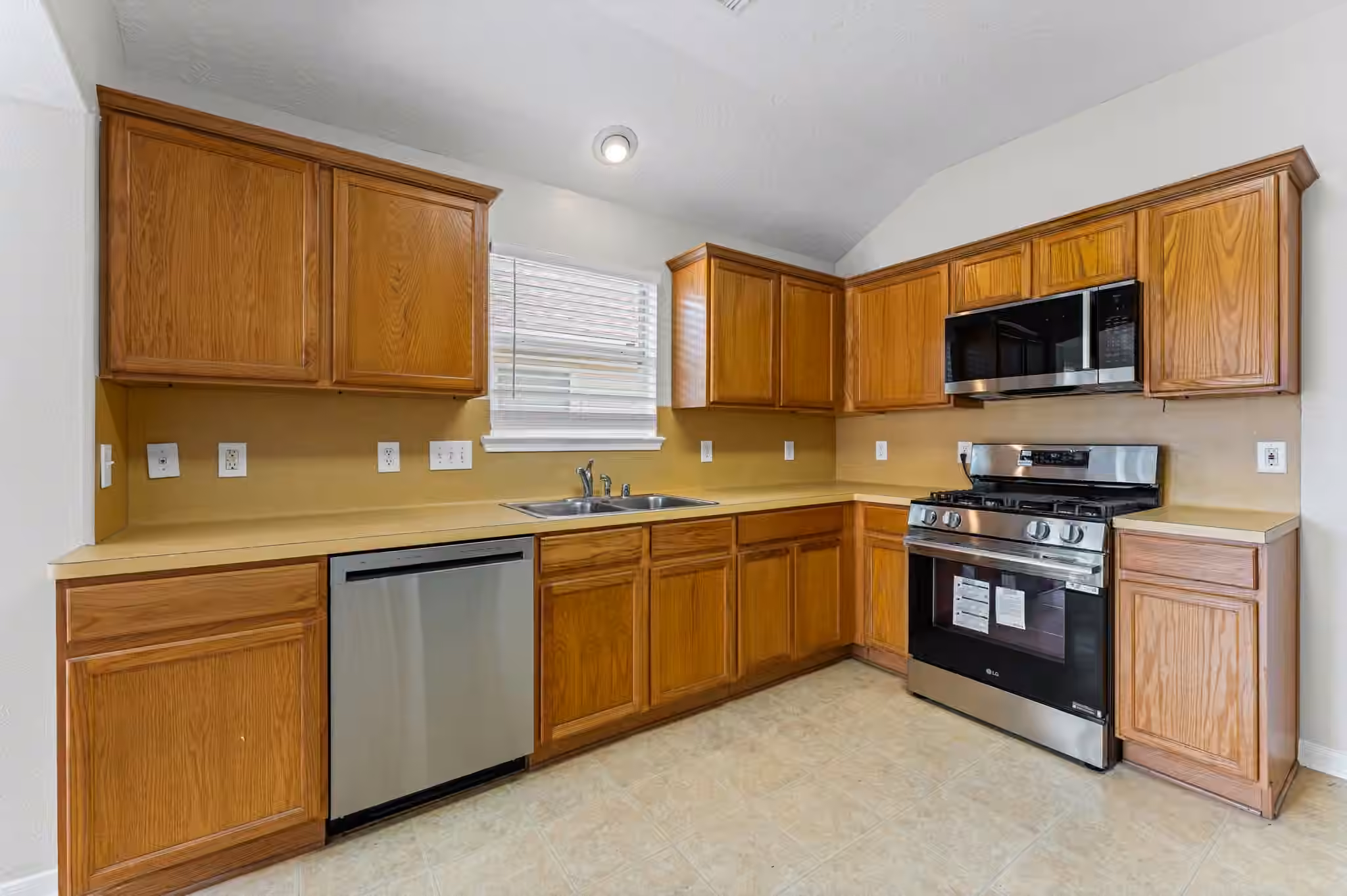 Photo 6 of 21218 Rezanof Road, Humble, TX