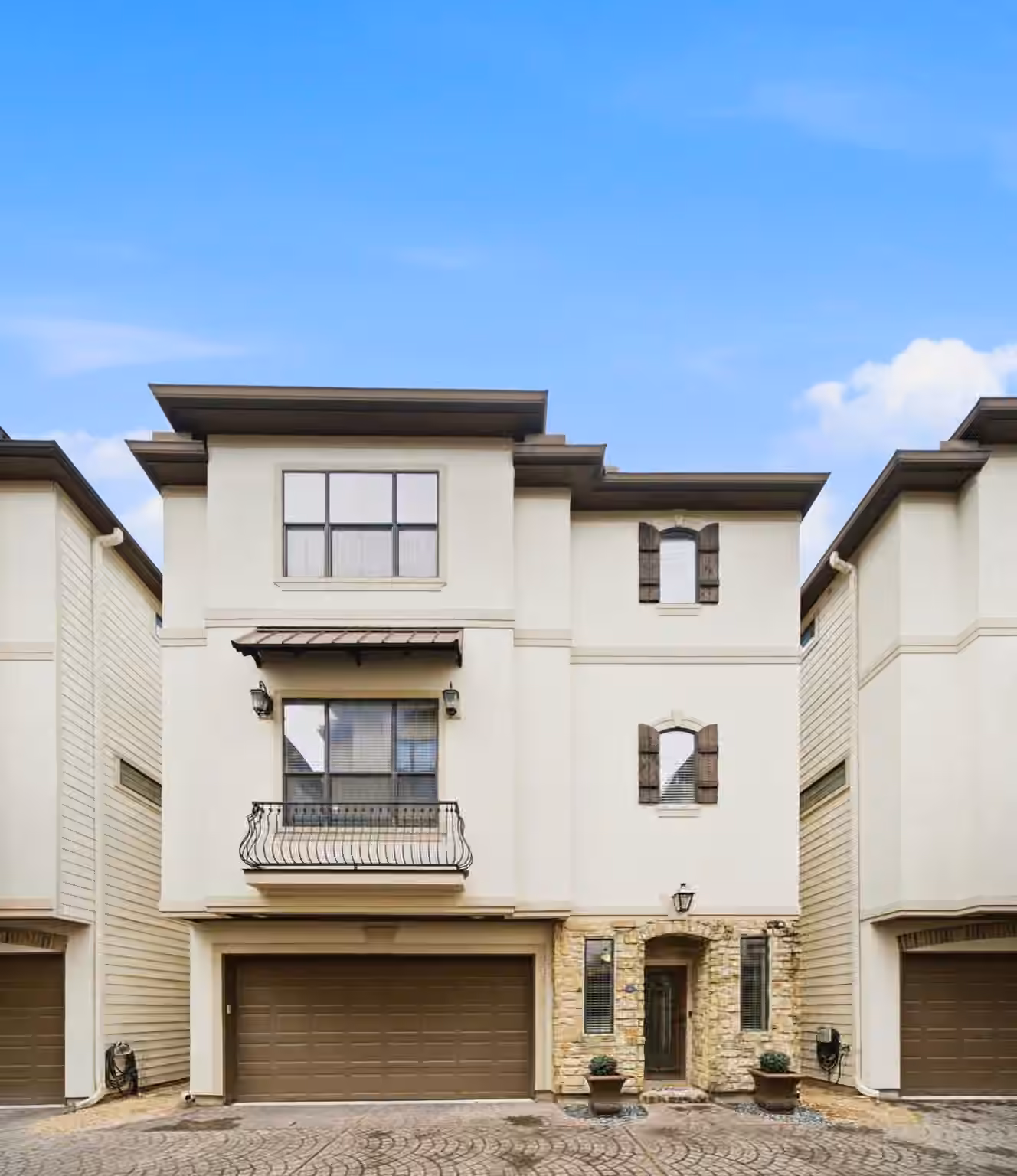 Photo 2 of 5950 Kiam Street E, Houston, TX