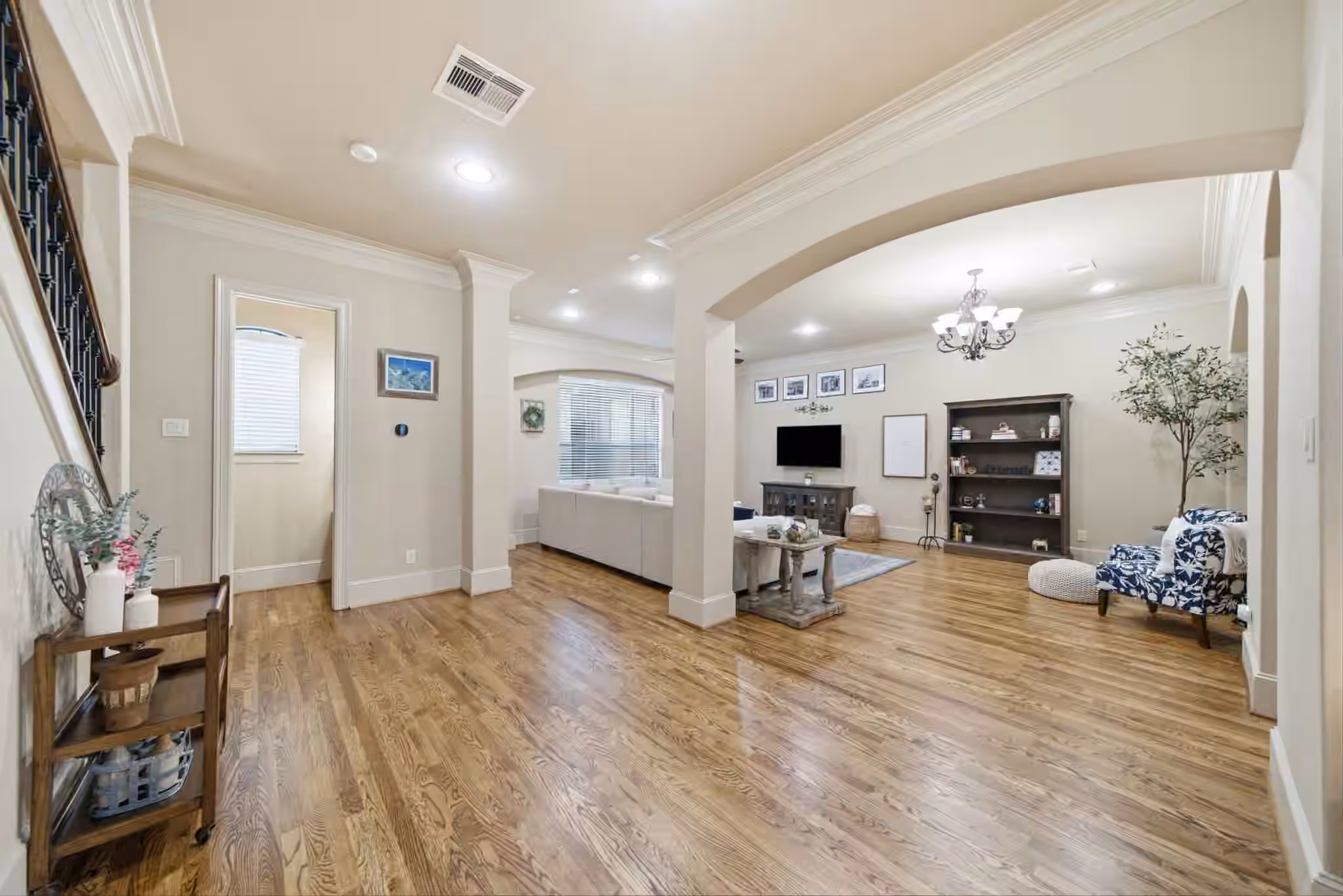 Photo 5 of 5950 Kiam Street E, Houston, TX
