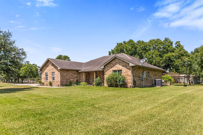 Photo 2 of 7909 Power Line Road, Richmond, TX