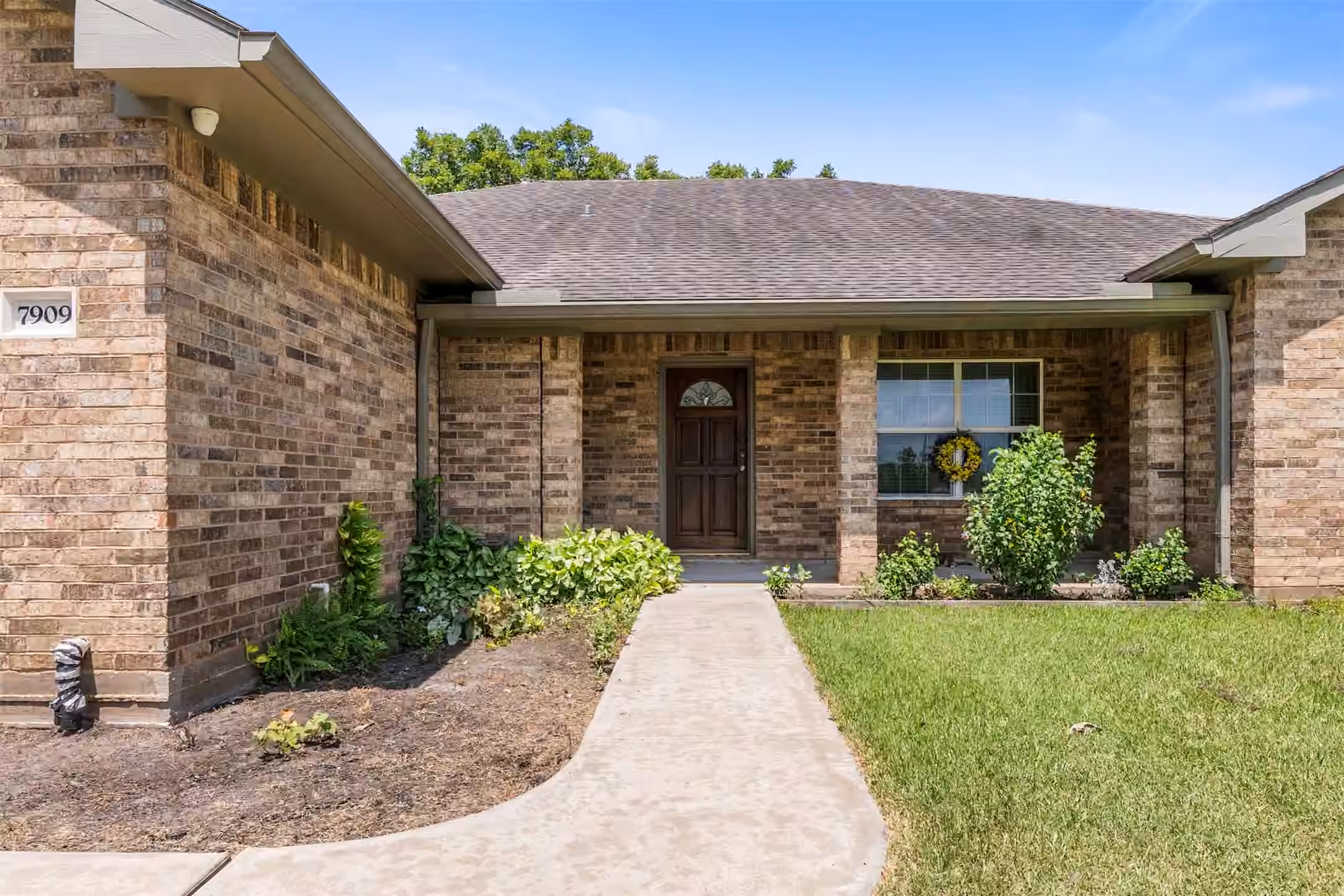 Photo 3 of 7909 Power Line Road, Richmond, TX
