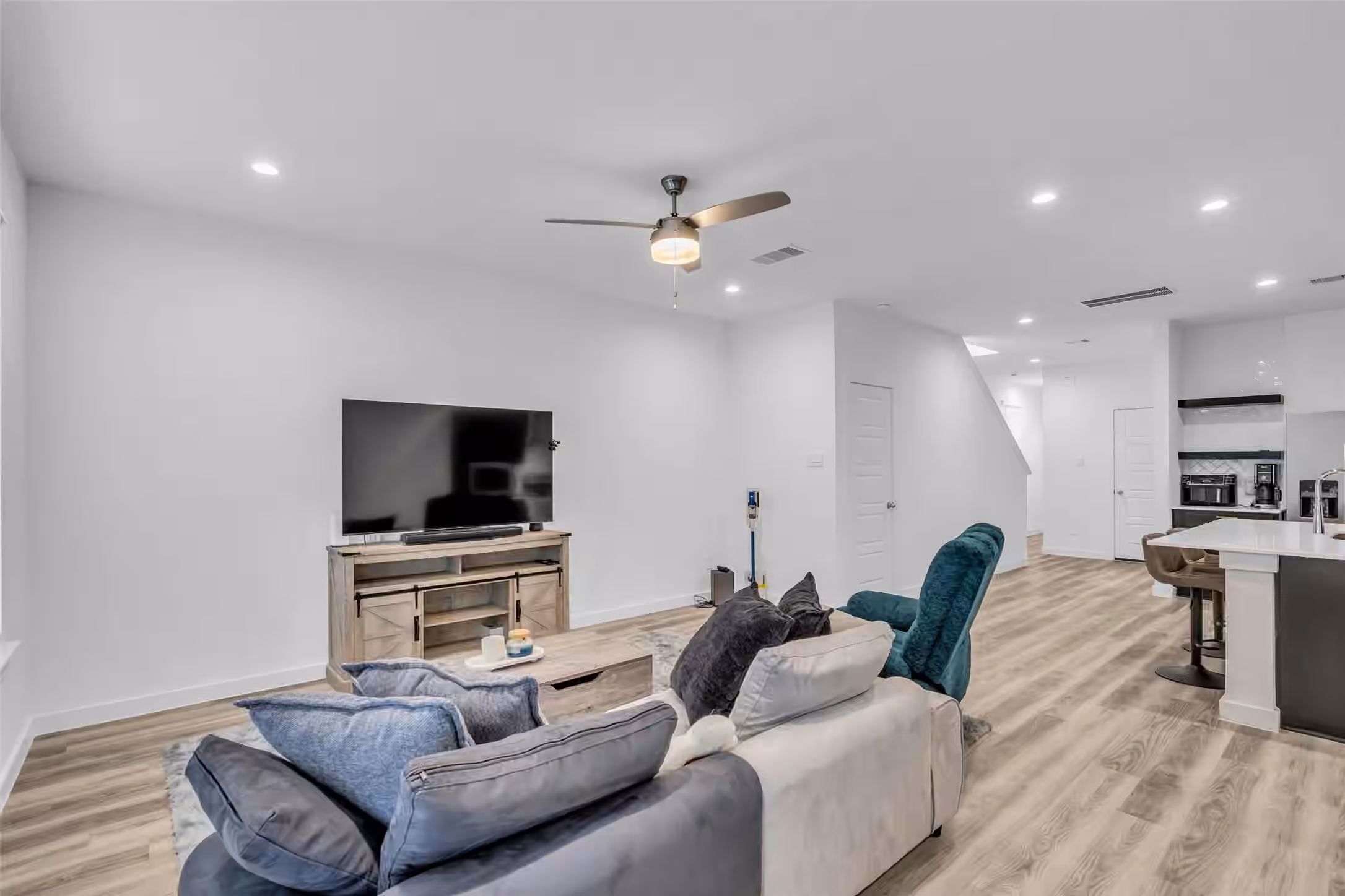 Photo 7 of 3227 Creston Gate Drive, Houston, TX