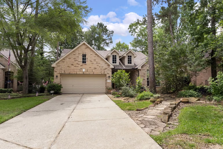 Photo 2 of 74 Shannon Green Court, The Woodlands, TX