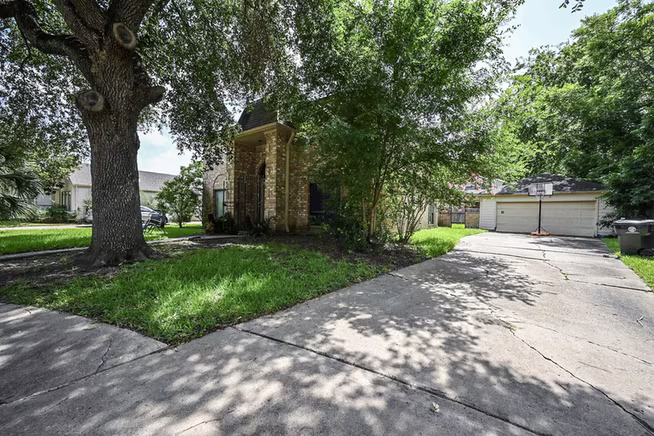 Photo 4 of 11811 Braesridge Drive, Houston, TX