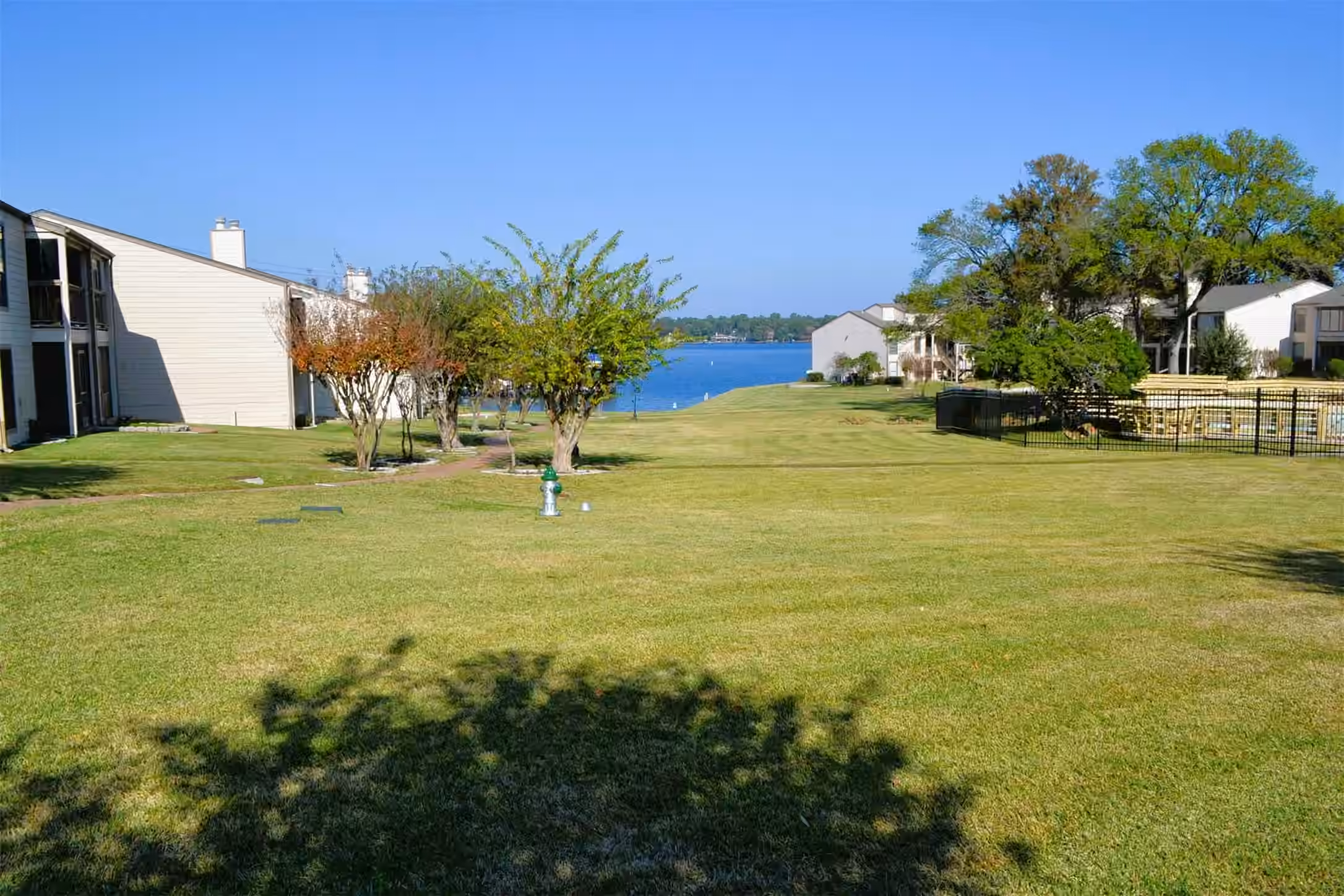 Photo 2 of 102 Lakeview Terrace Terrace D, Conroe, TX