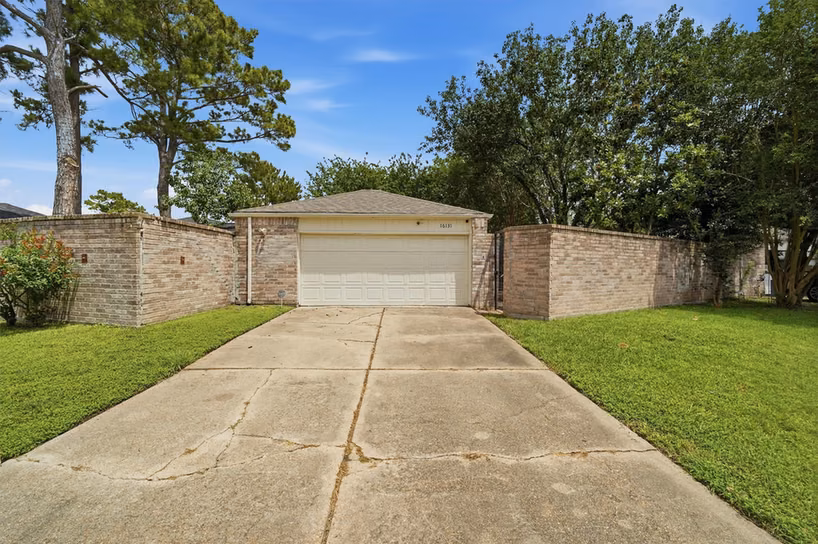 Photo 3 of 16131 Highlander Drive, Houston, TX