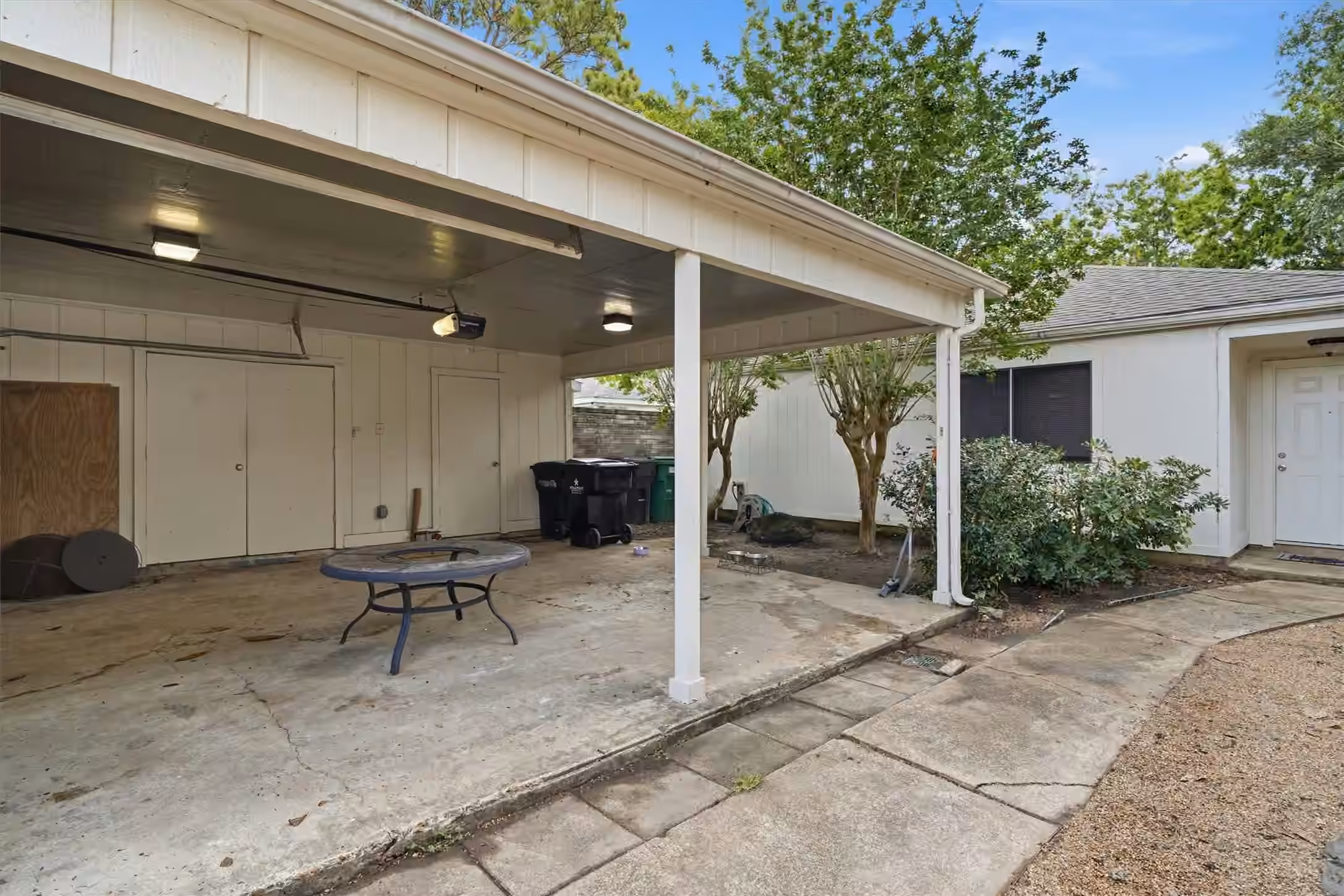 Photo 5 of 16131 Highlander Drive, Houston, TX