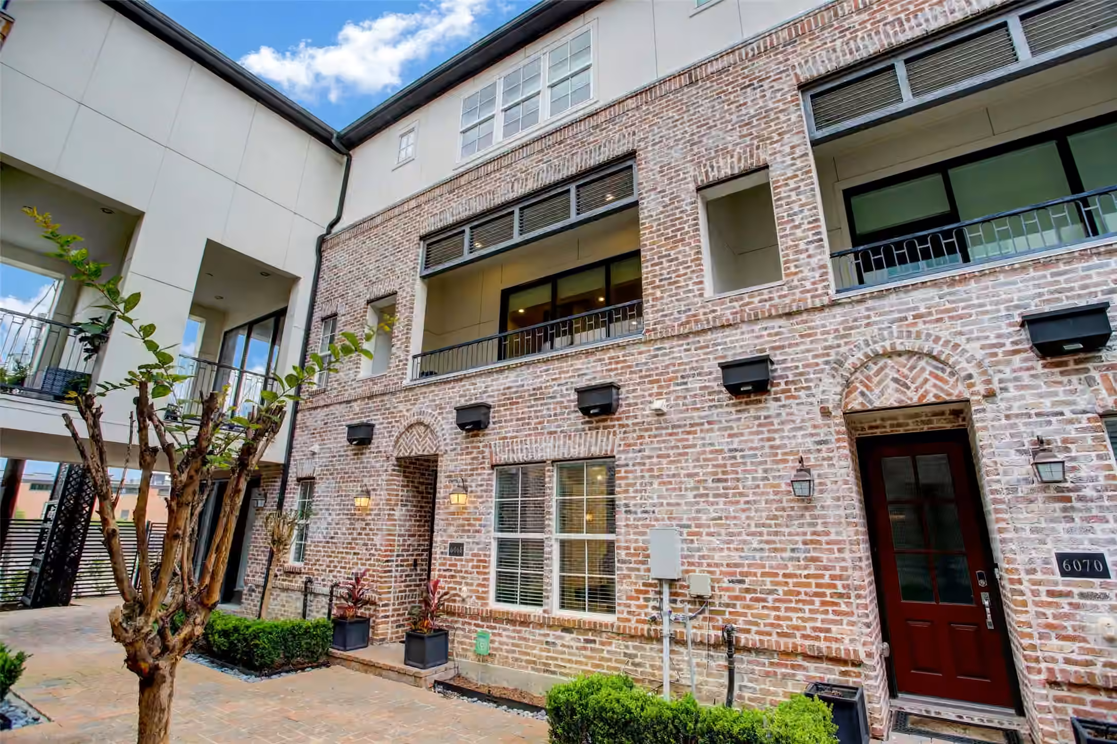 Photo 5 of 6068 Kansas Street, Houston, TX