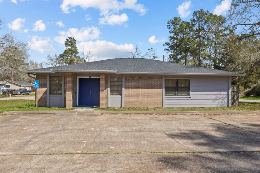 Photo of 206 S Fenner Avenue, Cleveland, TX 77327