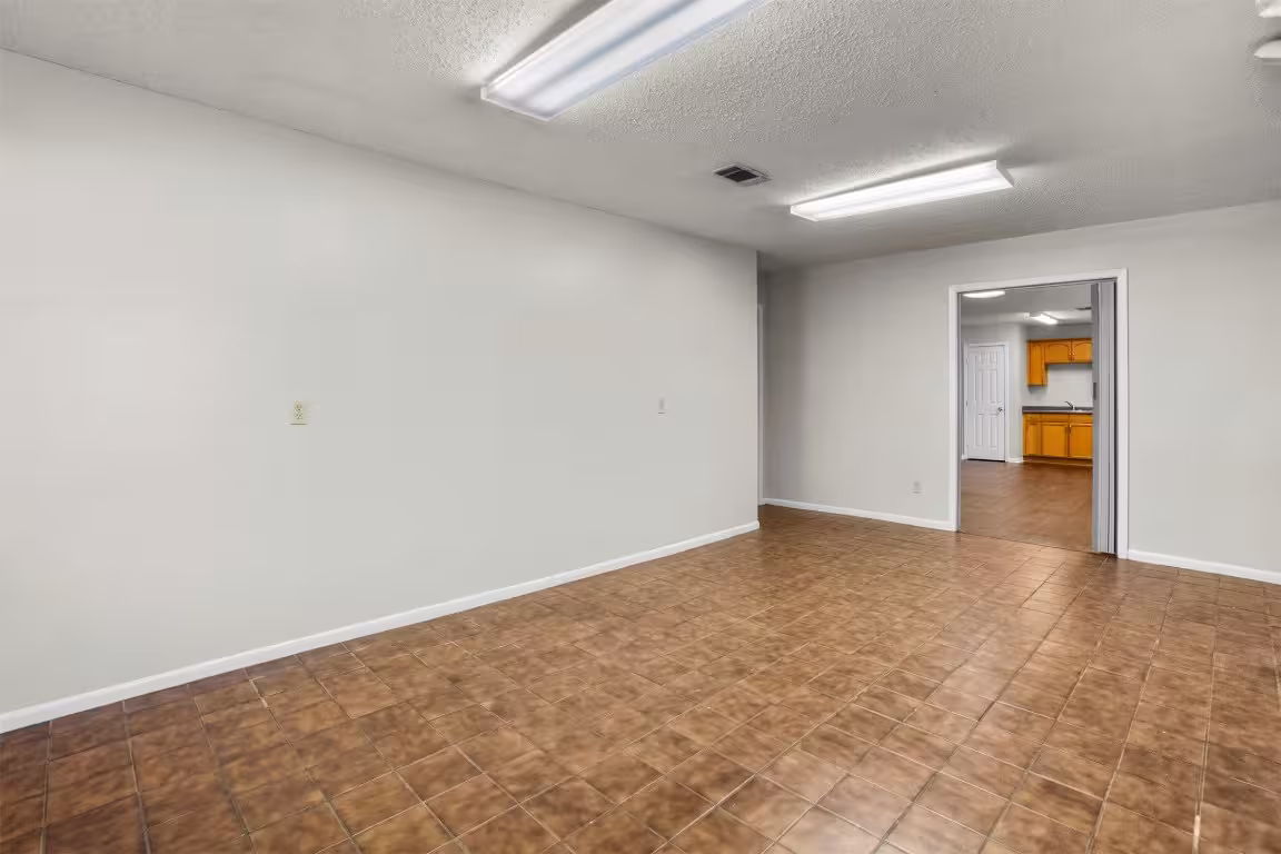 Photo 6 of 206 S Fenner Avenue, Cleveland, TX