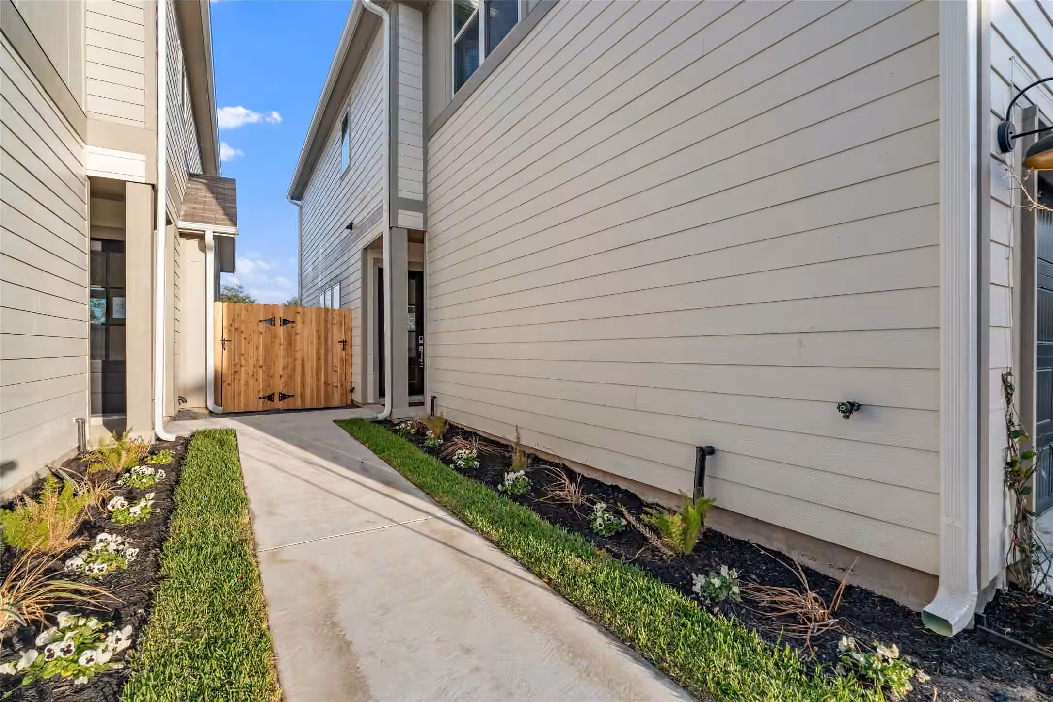 Photo 4 of 6447 Rena Street, Houston, TX