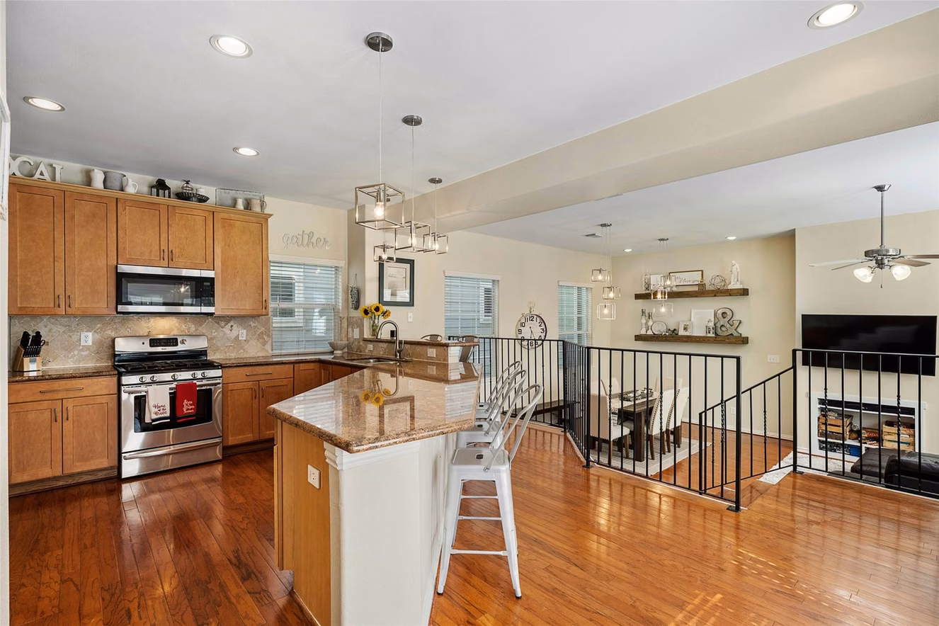 Photo 7 of 1109 W 15th 1/2 Street K, Houston, TX