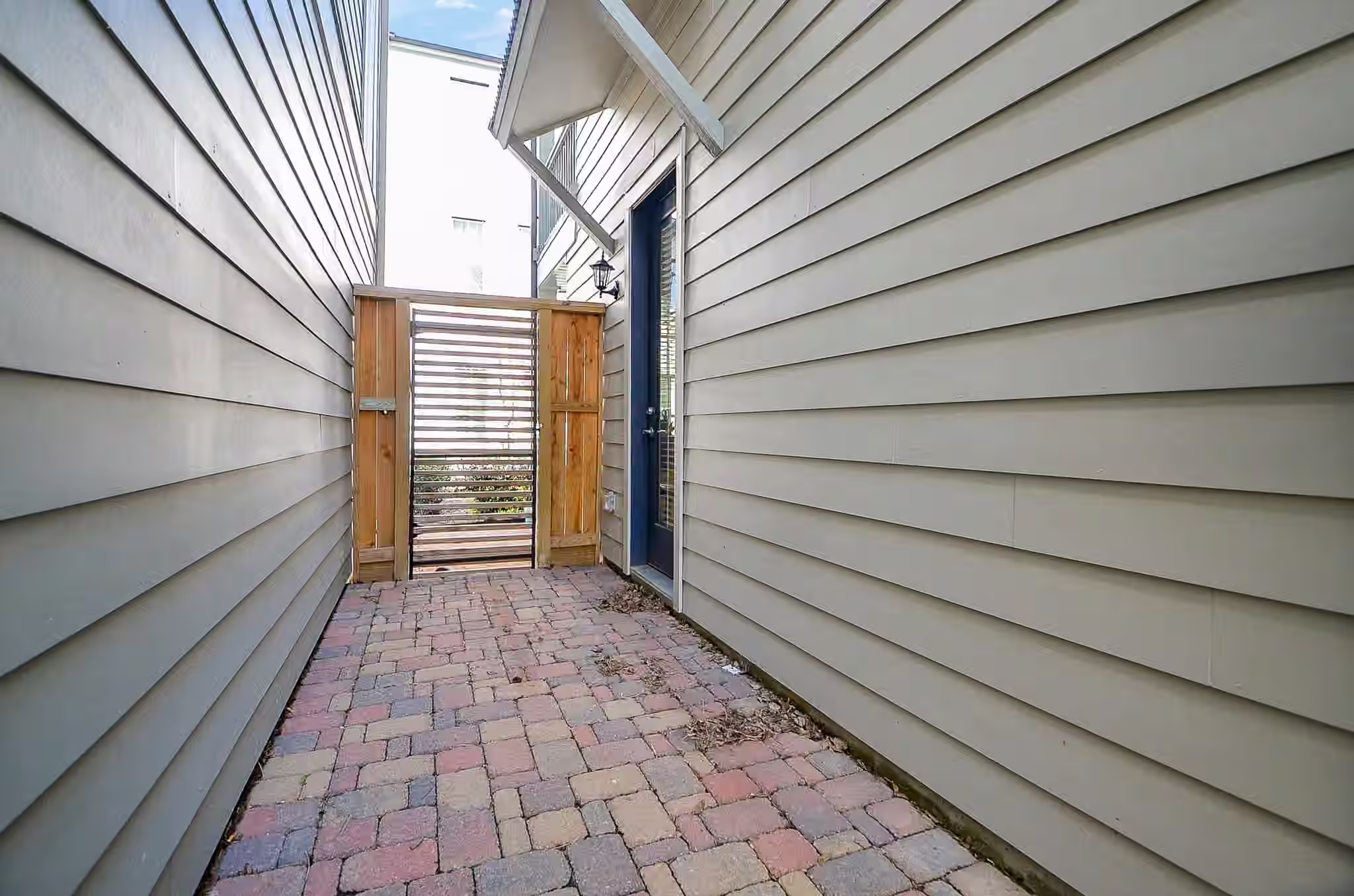 Photo 4 of 2419 W Kolbe Lane, Houston, TX