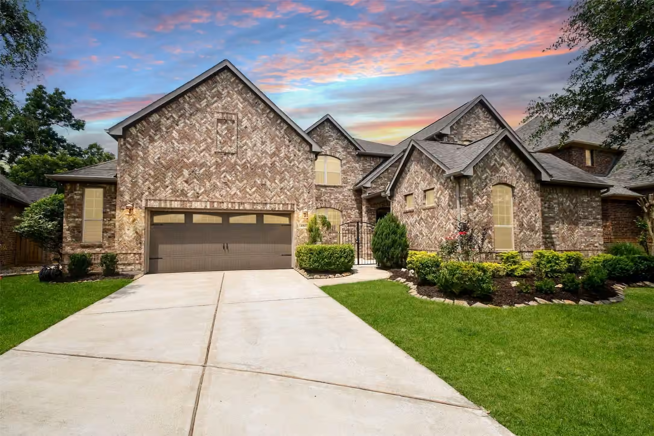 Photo 2 of 4807 Legend Creek Drive, Fulshear, TX