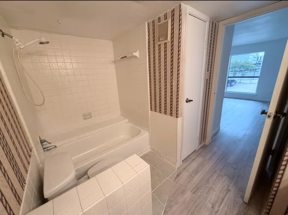 Photo 6 of 2820 S Bartell I210, Houston, TX