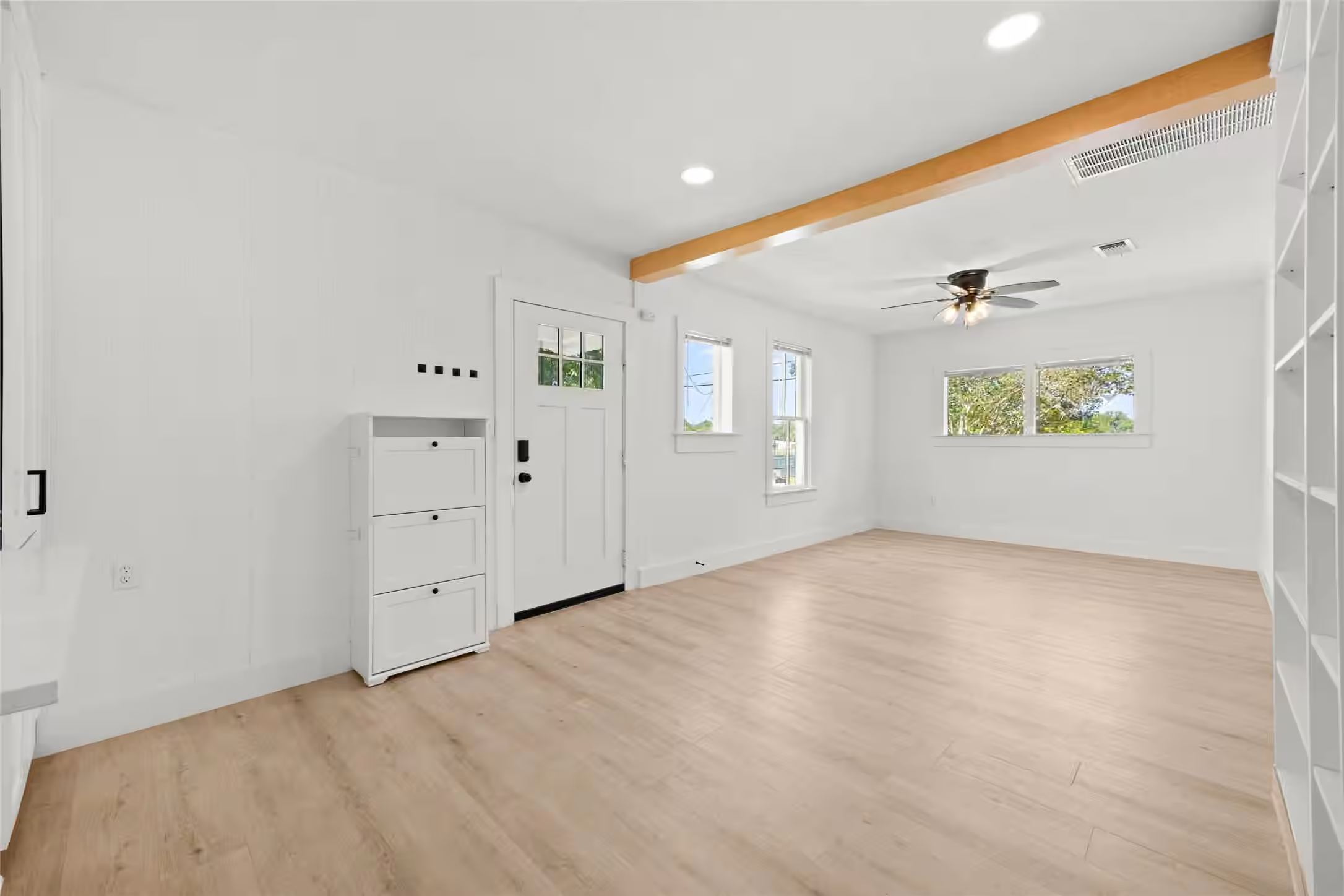 Photo 3 of 620 S Bell Street, Bellville, TX